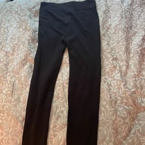I’m selling a pair of black leggings. Size S/M